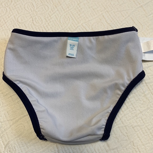 18-24m (4/$20) Swimsuit Bottoms by Old Navy and Joe Fresh - Picture 12 of 14